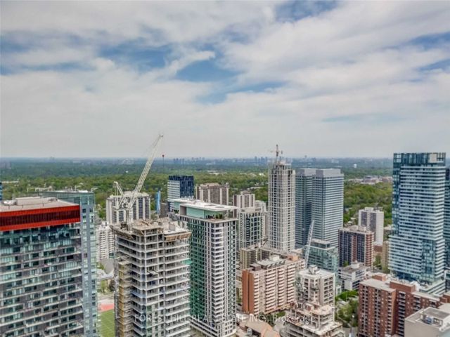 5101 - 2221 Yonge St