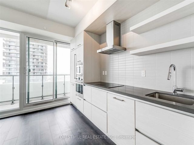 5101 - 2221 Yonge St