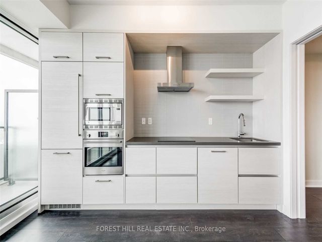 5101 - 2221 Yonge St