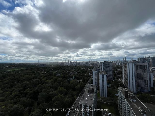 420 - 585 Bloor St E