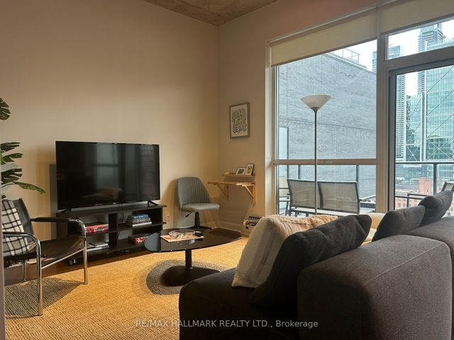 1110 - 478 King St W