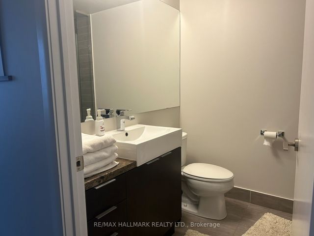 1110 - 478 King St W