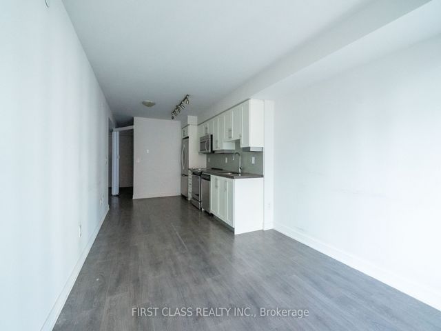 1022 - 525 Adelaide St W