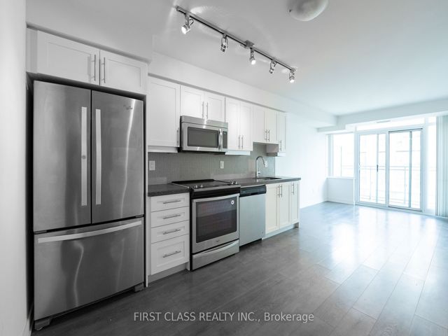 1022 - 525 Adelaide St W