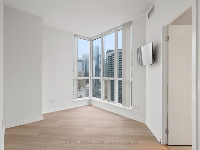 2502 - 218 Queens Quay W