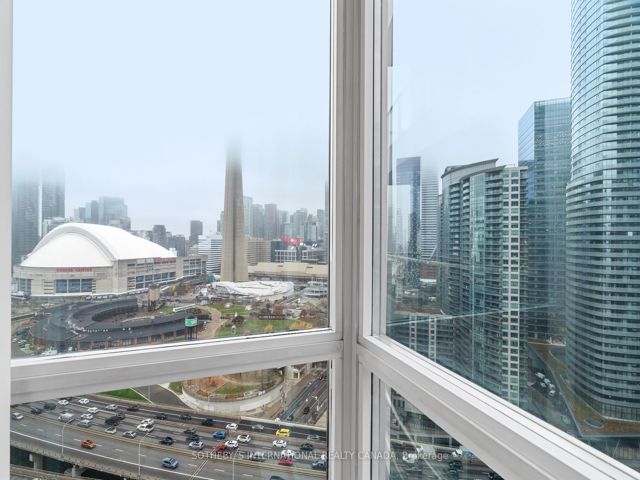 2502 - 218 Queens Quay W