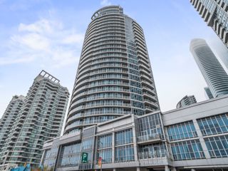 2502 - 218 Queens Quay W