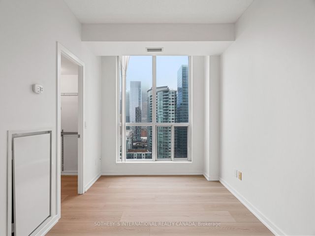 2502 - 218 Queens Quay W