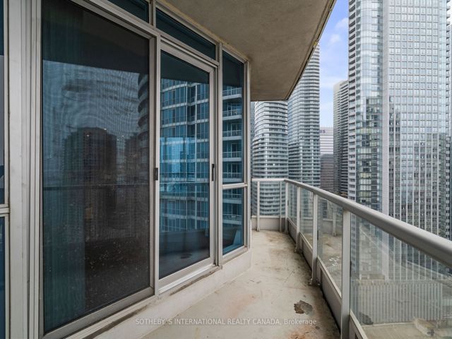 2502 - 218 Queens Quay W