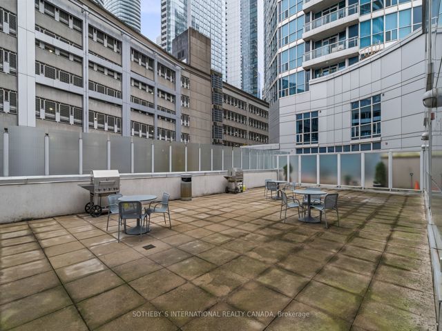 2502 - 218 Queens Quay W