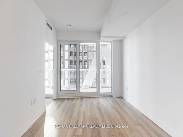 2411 - 230 Simcoe St