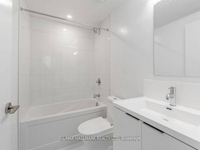 2411 - 230 Simcoe St