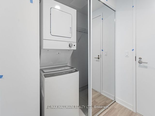 2411 - 230 Simcoe St