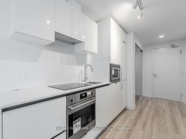 2411 - 230 Simcoe St