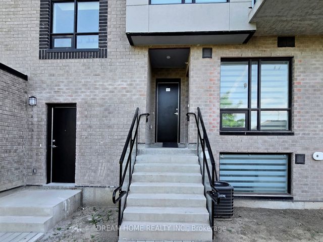 42 - 851 Sheppard Ave W