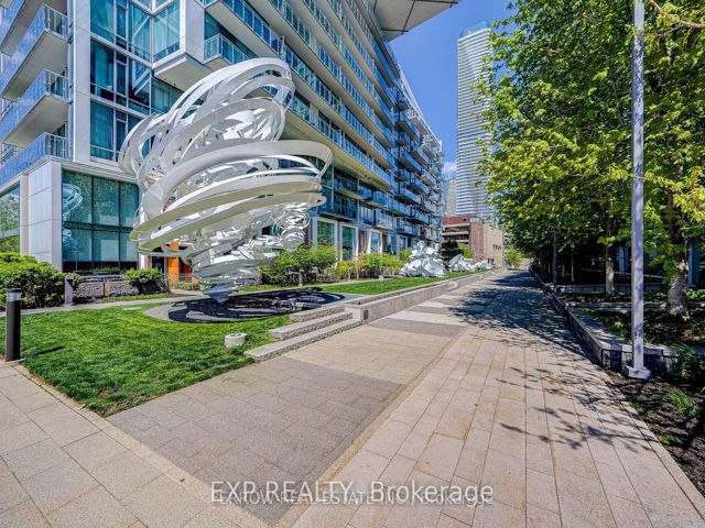 101 - 39 Queens Quay E