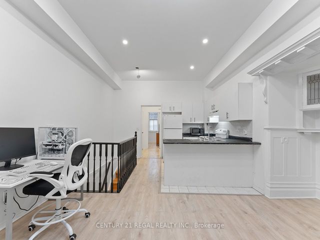 3 - 228 St George St E