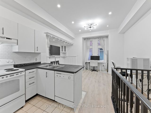 3 - 228 St George St E