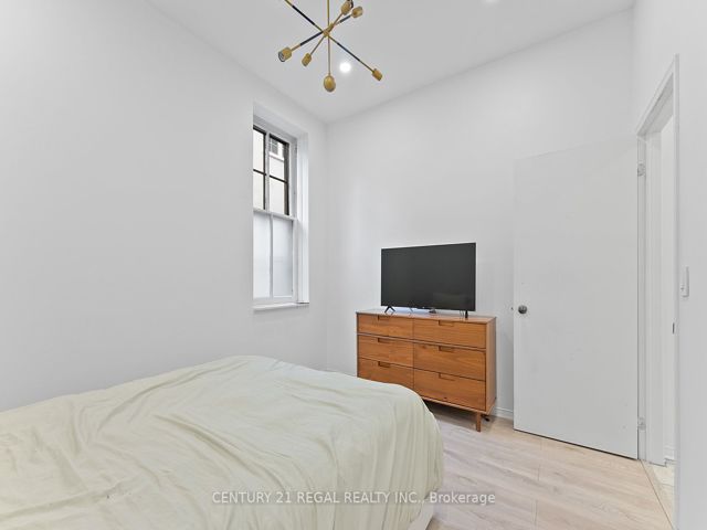 3 - 228 St George St E