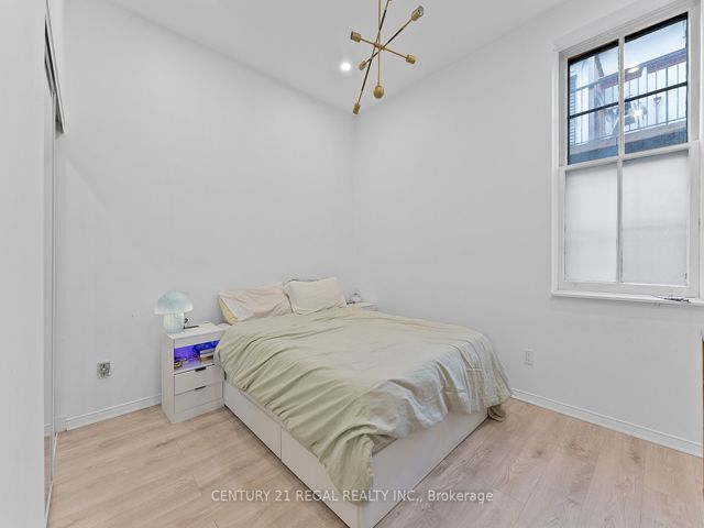 3 - 228 St George St E
