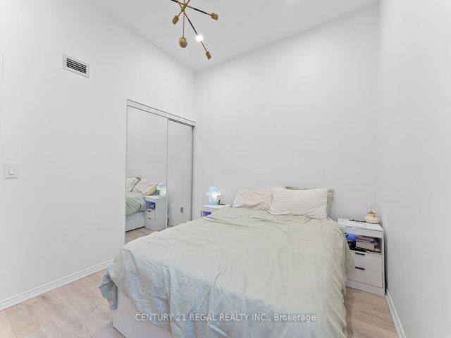3 - 228 St George St E