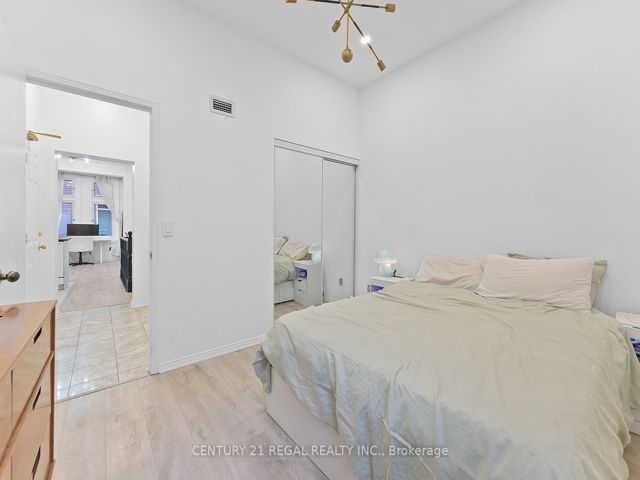 3 - 228 St George St E