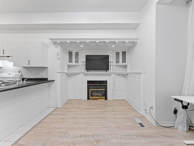 3 - 228 St George St E