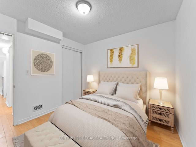 3 - 228 St George St E