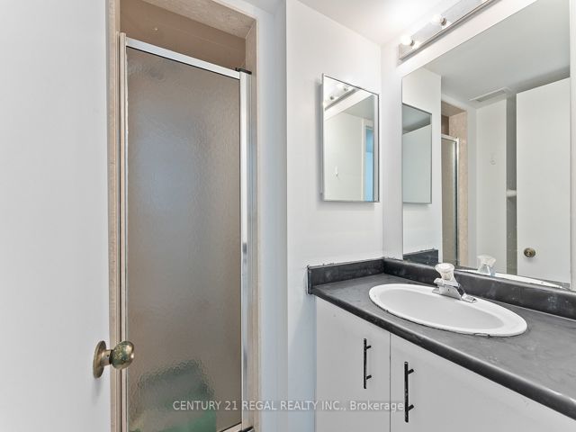 3 - 228 St George St E