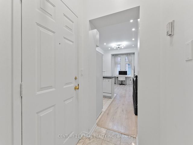 3 - 228 St George St E