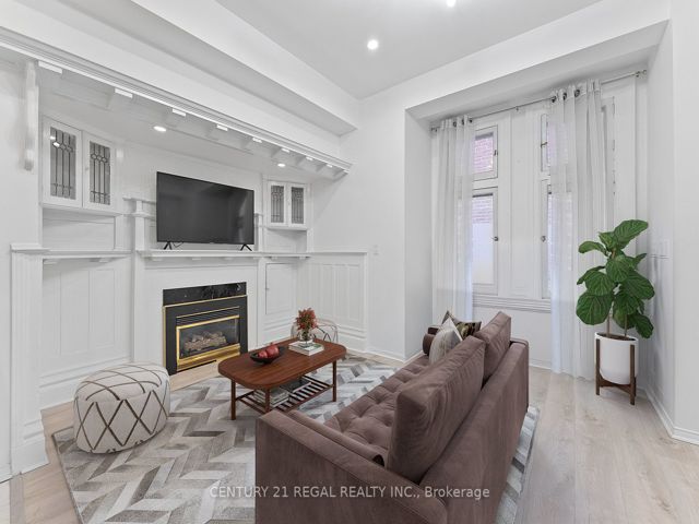 3 - 228 St George St E