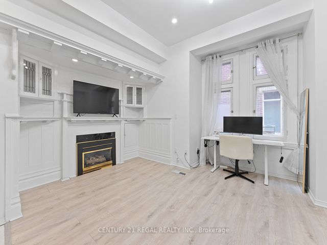 3 - 228 St George St E