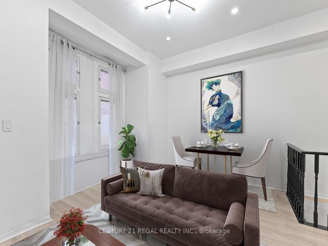 3 - 228 St George St E