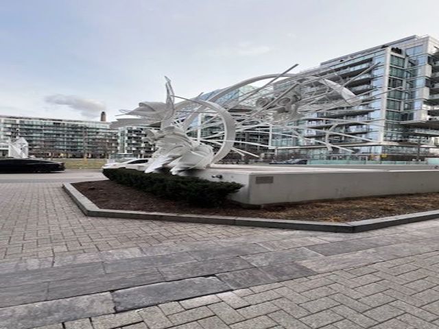 2009 - 15 Queens Quay E