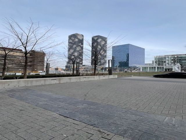 2009 - 15 Queens Quay E