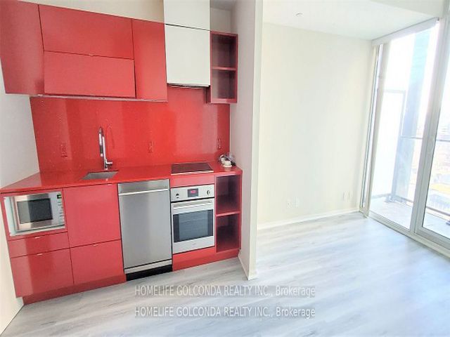 1206 - 125 Peter St