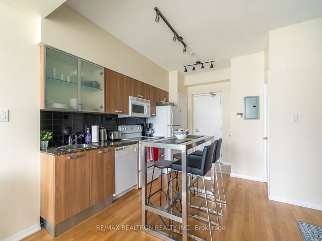 3609 - 38 Grenville St