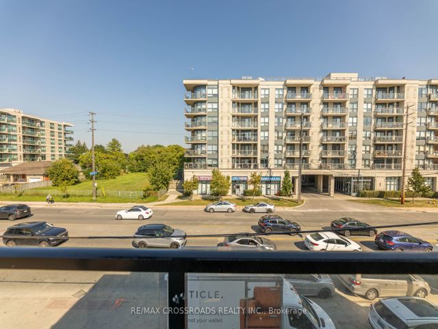 TH11 - 871 Sheppard Ave W