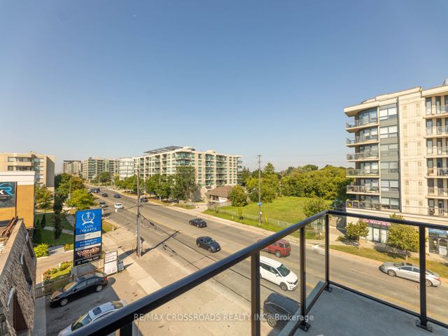 TH11 - 871 Sheppard Ave W