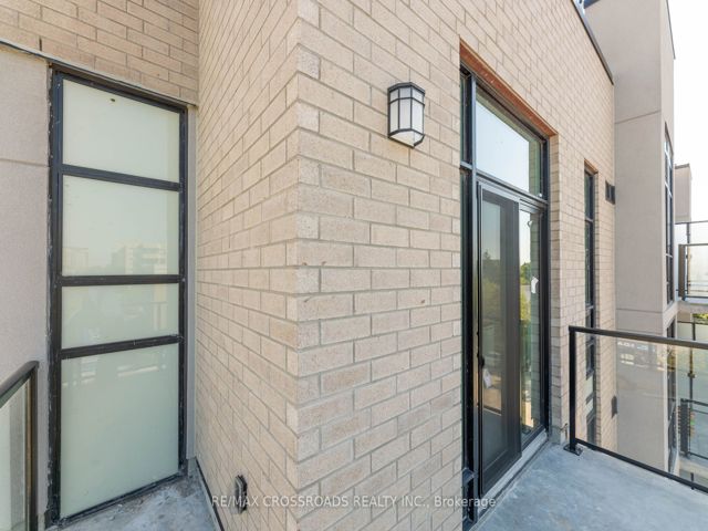 TH11 - 871 Sheppard Ave W