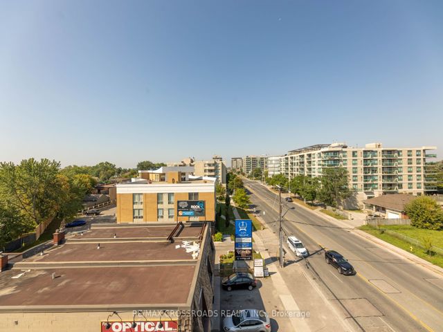 TH11 - 871 Sheppard Ave W