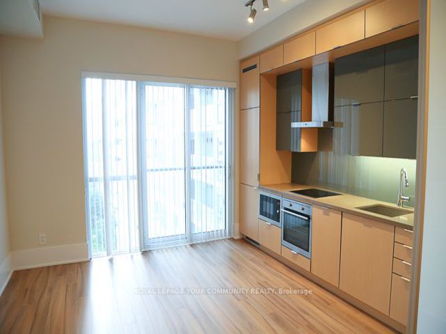 1119 - 20 John St