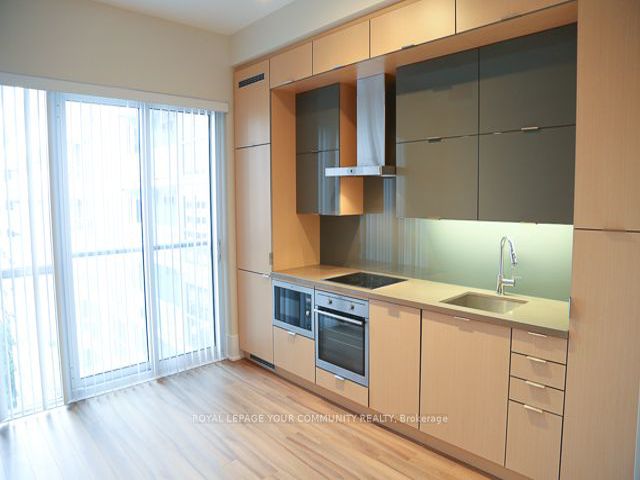 1119 - 20 John St