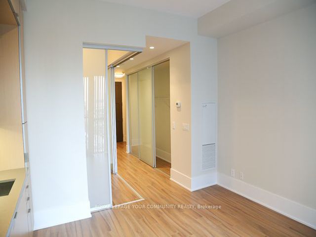 1119 - 20 John St