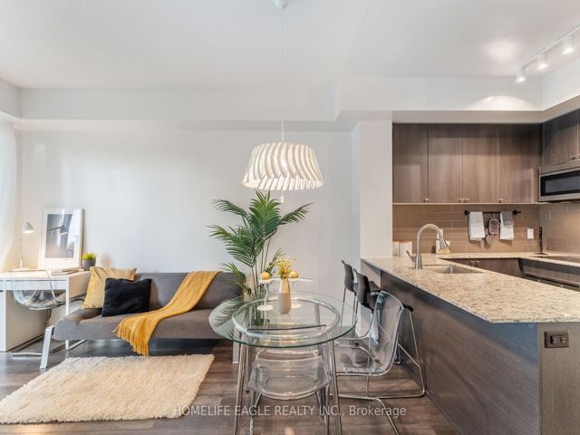 222 - 18 Rean Dr