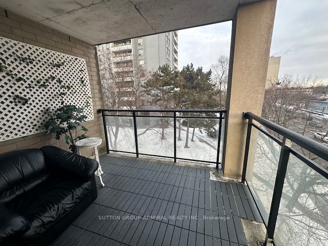 512 - 5940 Yonge St
