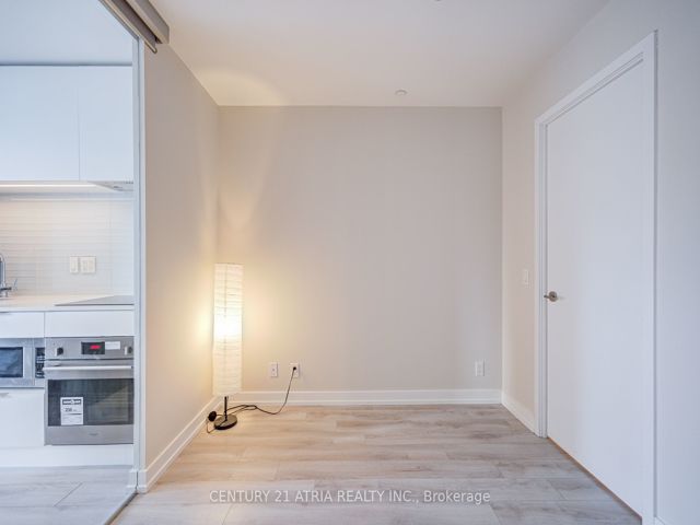 1106 - 33 Helendale Ave