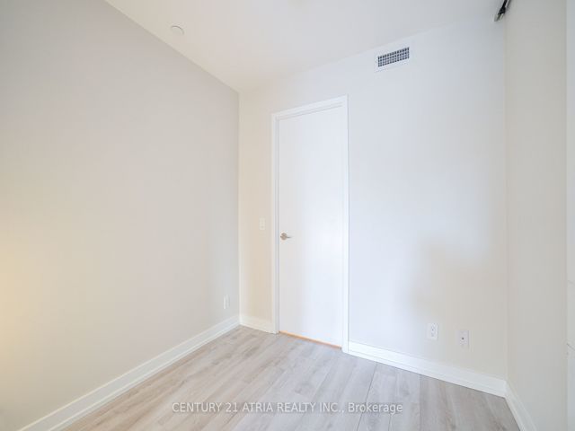 1106 - 33 Helendale Ave