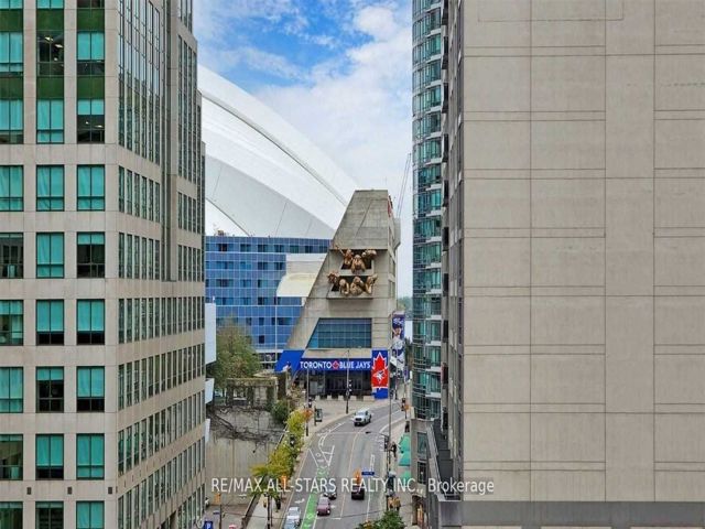 711 & 712 - 36 Blue Jays Way