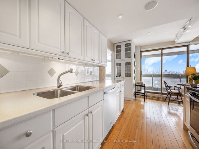1001 - 61 St Clair Ave W